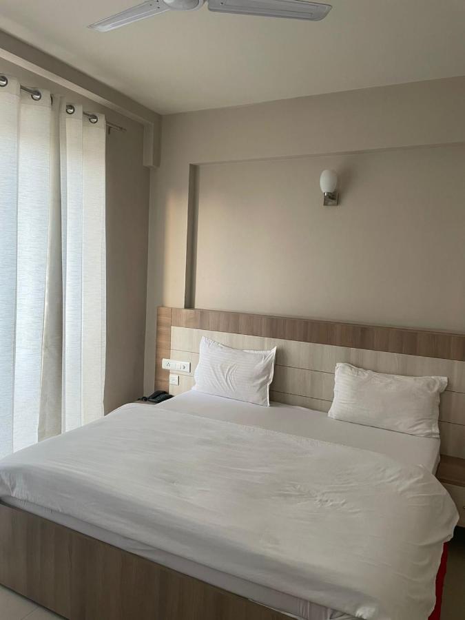 Omaxe Krishna Aavas Apartman Vrindávan Kültér fotó